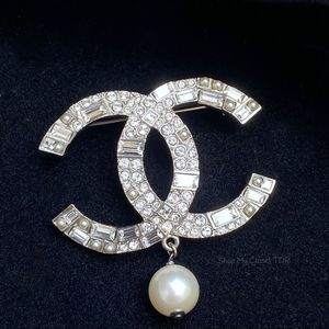 Authentic CHANEL Crystal & Pearl Brooch​